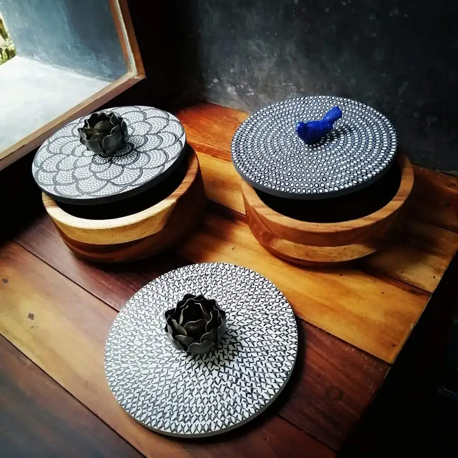 Hand-painted Parota Solid Wood Kitchen Tortillero/Basket - Image 24