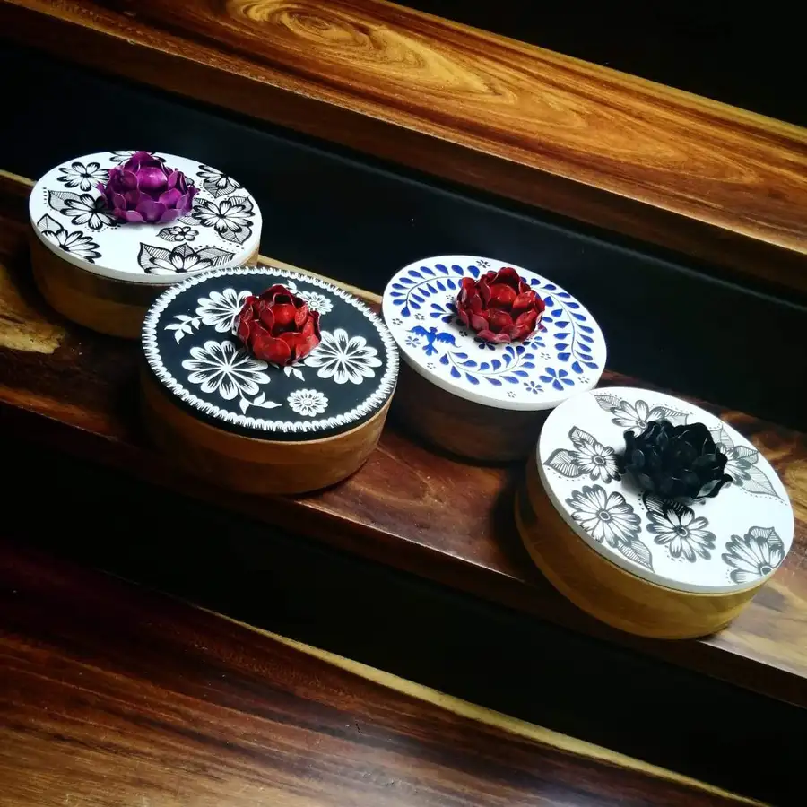 Hand-painted Parota Solid Wood Kitchen Tortillero/Basket - Image 32