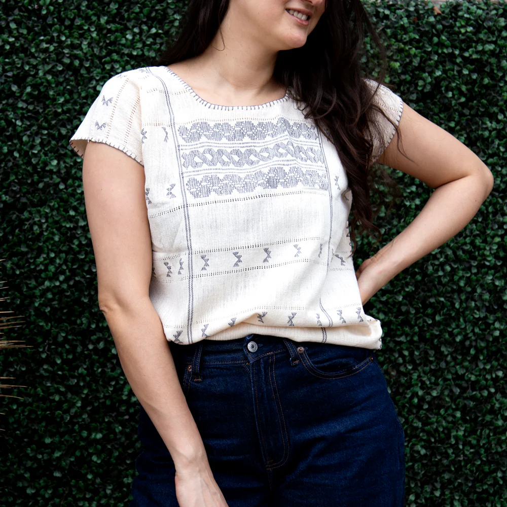 Trenzado Huipil de Telar Blouse - Image 10