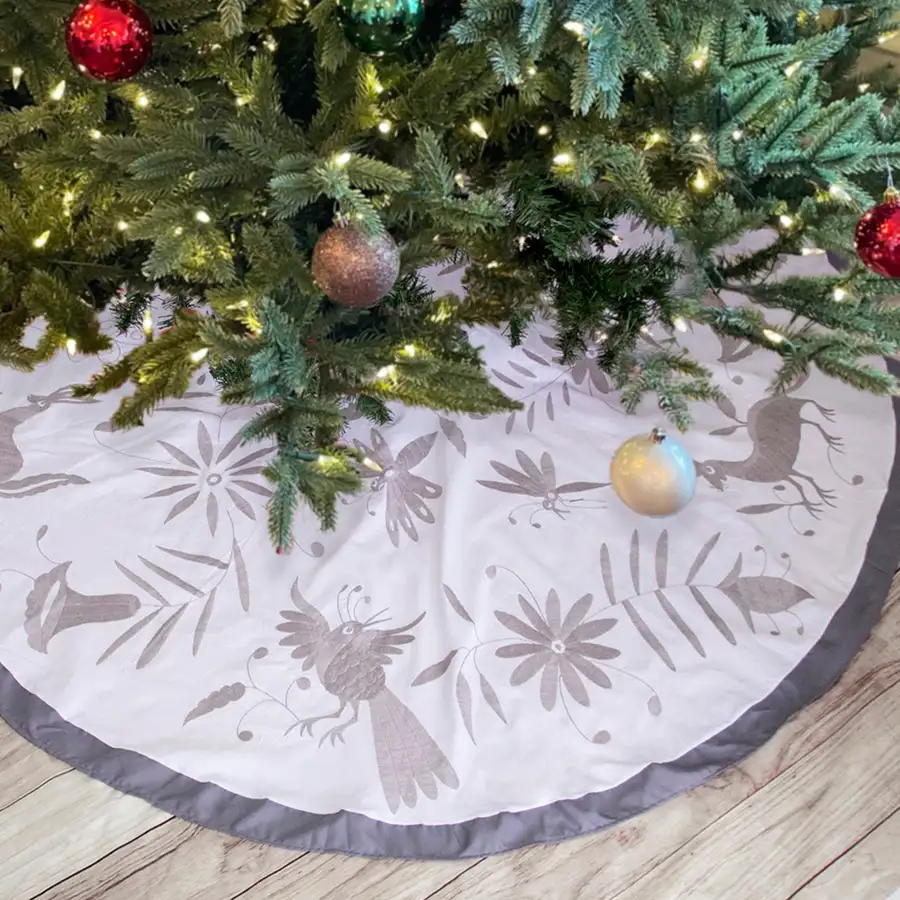 Otomí Embroidered Christmas Tree Skirt - Image 3
