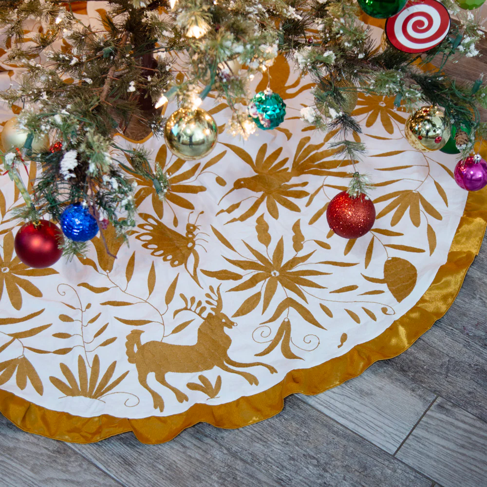 Otomí Embroidered Christmas Tree Skirt - Image 4