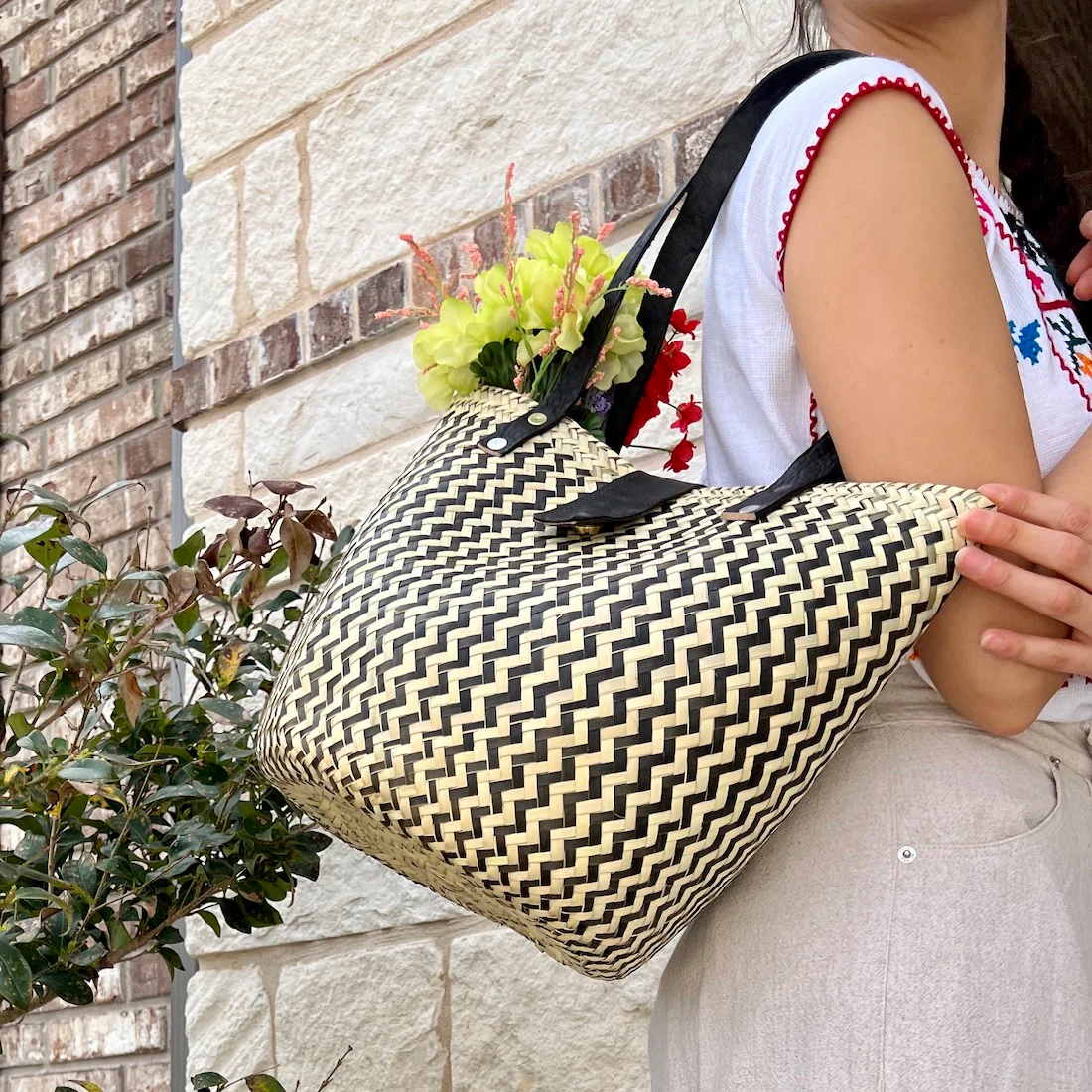 Zipolite Woven Palm Beach Bag Tote - Image 3